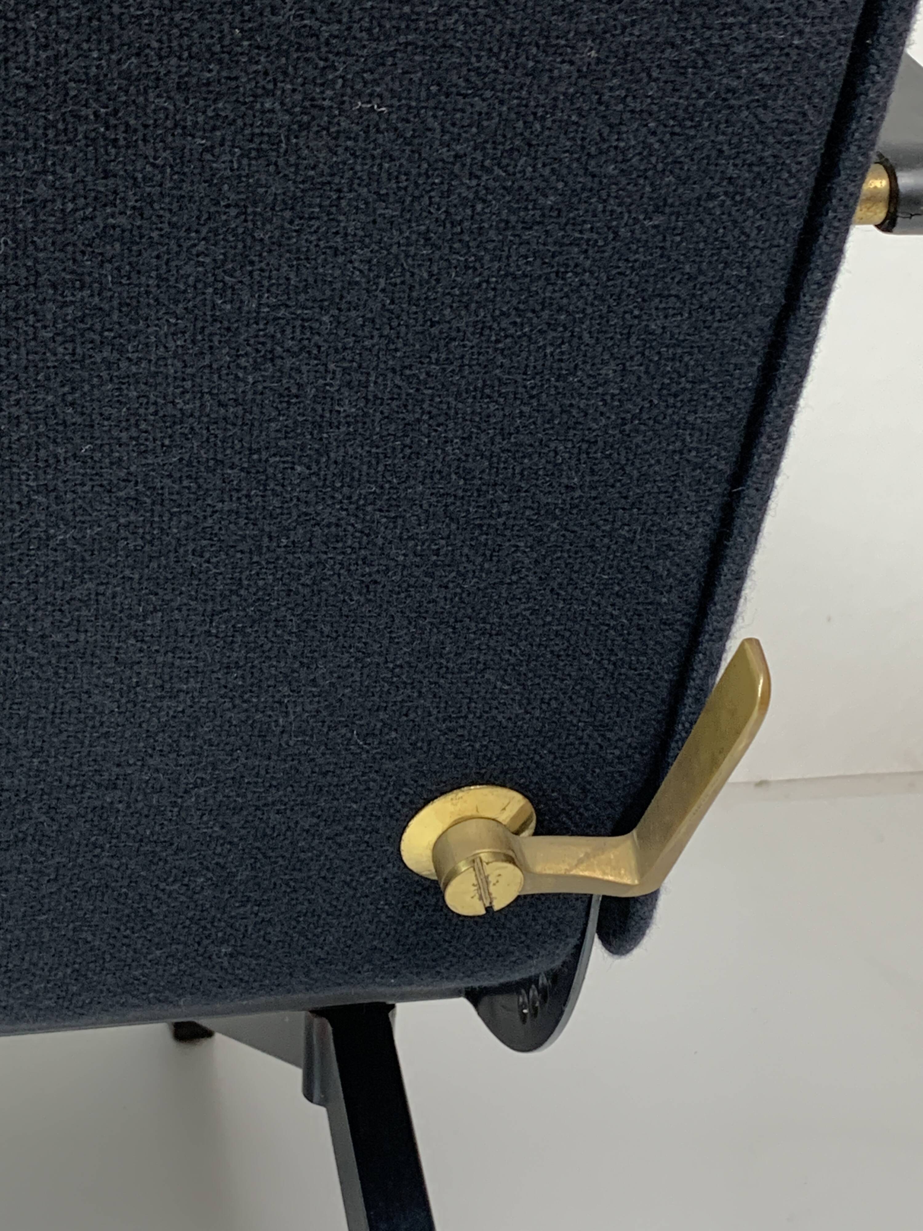 Fauteuil lounge italien vintage bleu marine foncé par Osvaldo Borsani pour Tecno, 1950