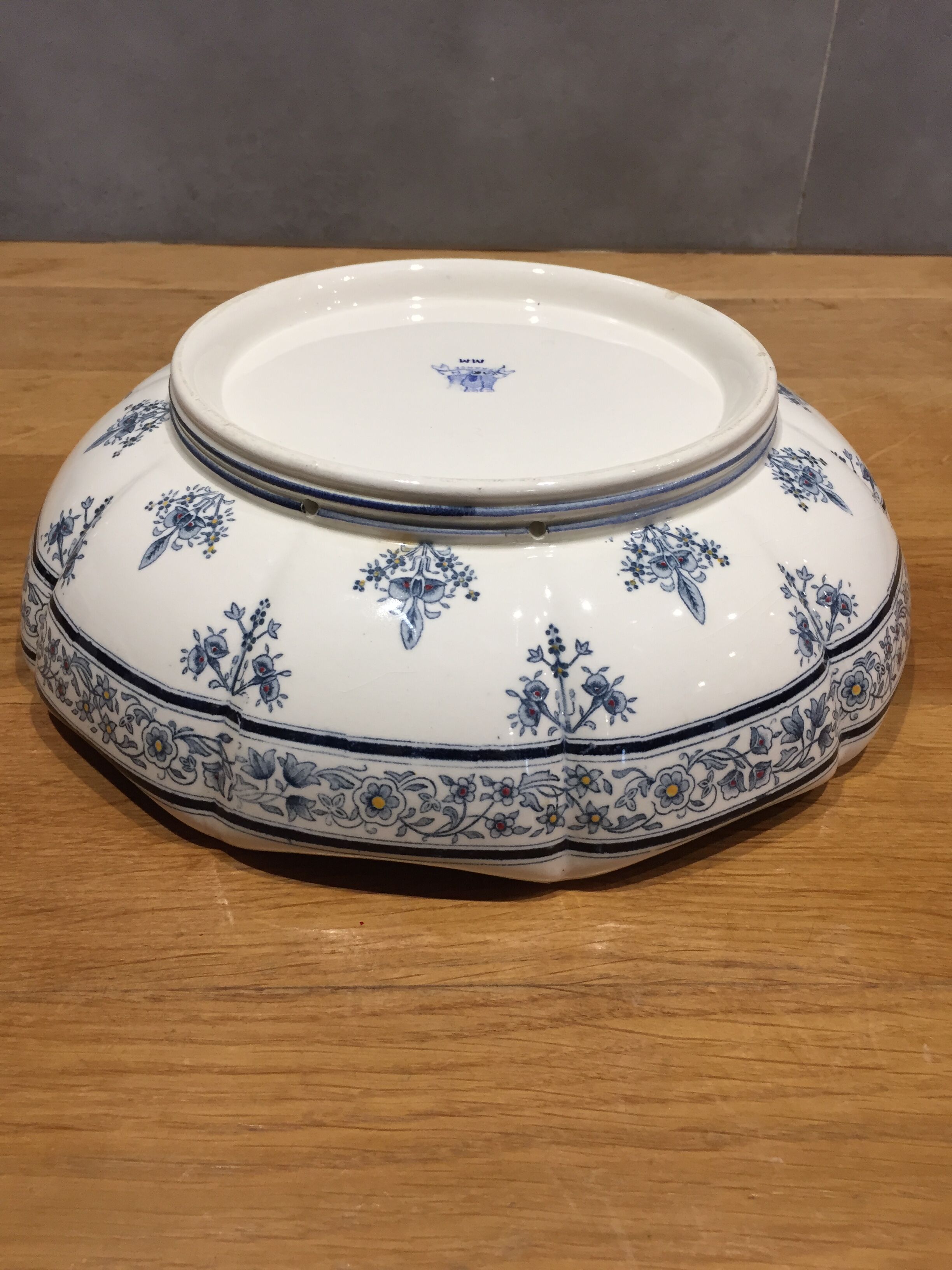 Earthenware dish by Gien cashmere motifs