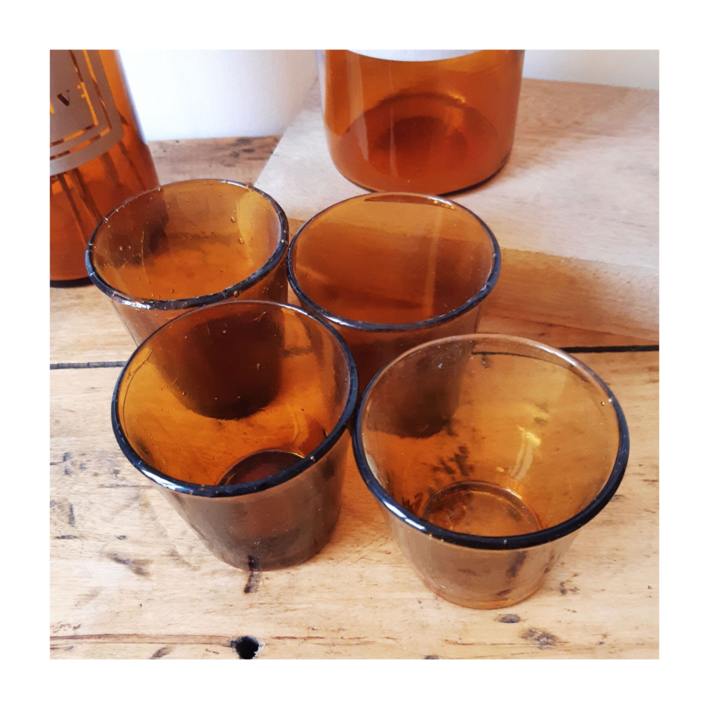 Lot de 7 verres ambrés
