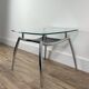 Table basse moderne « Space Age » des années 1970 en chrome et en verre