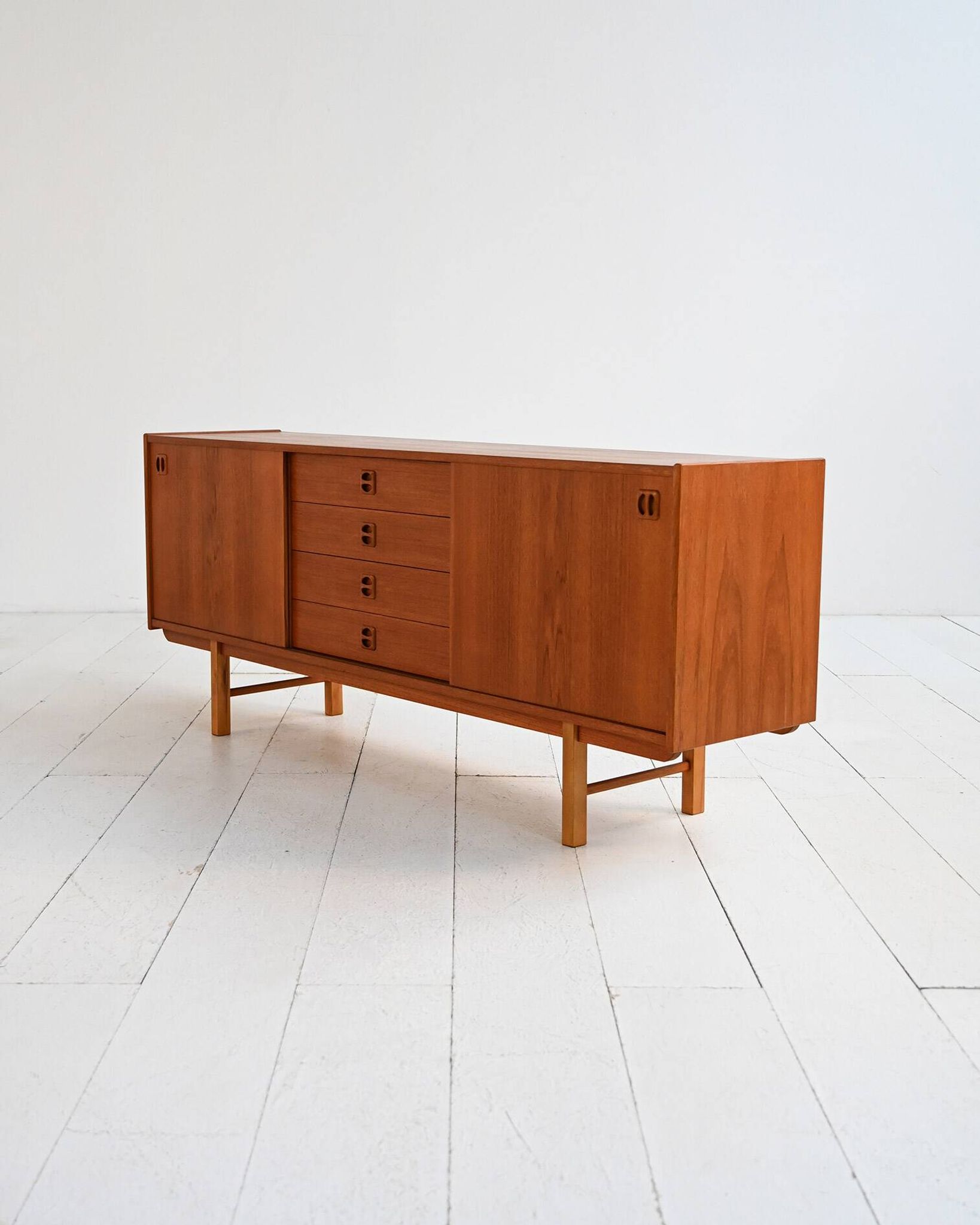 Buffet scandinave en teck "Korsör", années 1960