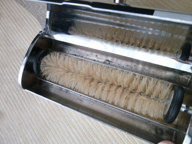 Stainless steel roller crumb picker