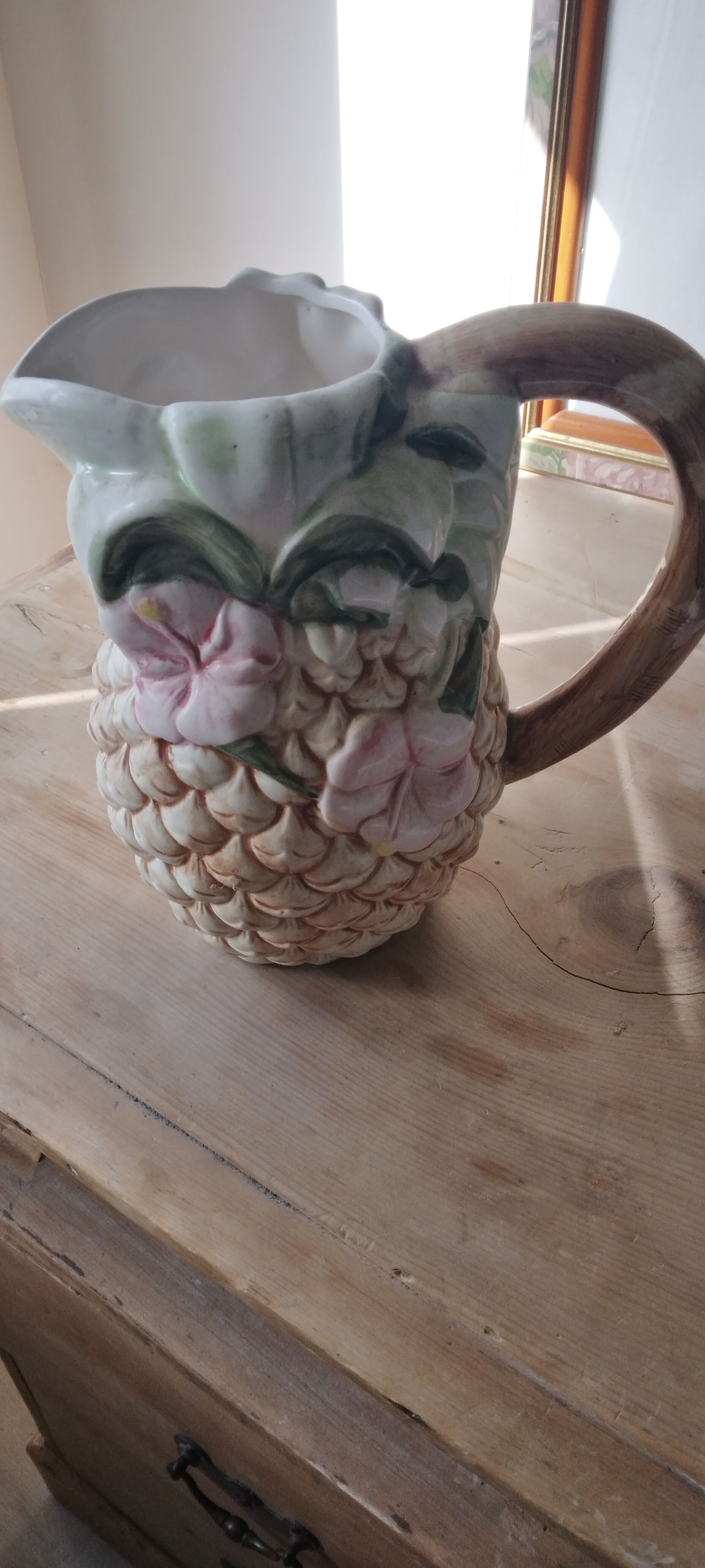 Slip pineapple pitcher