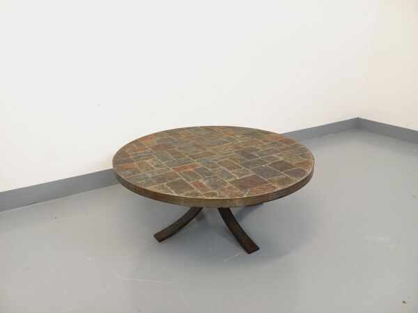 Table basse ronde vintage brutaliste en métal et ardoise des années 70