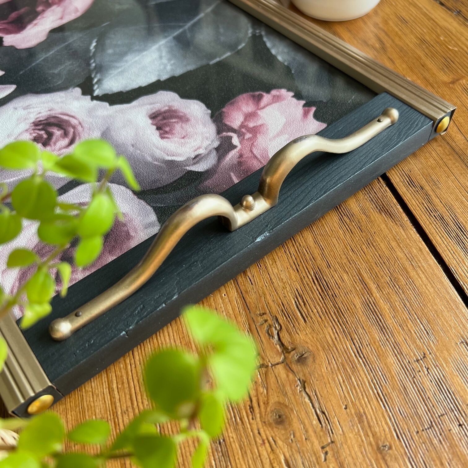 Old restored tray “Les roses”