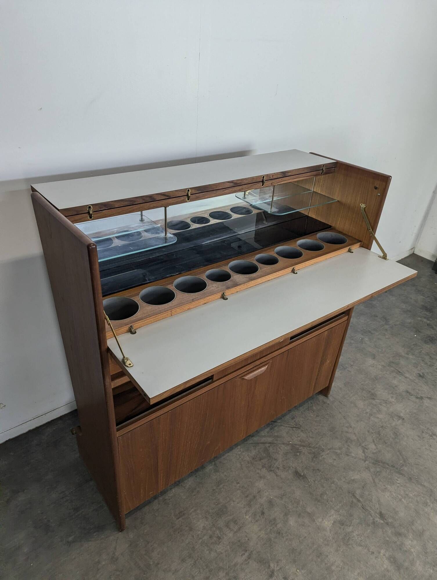 Model bar SK 661 in rosewood by Johannes Andersen for Skanning & Son.