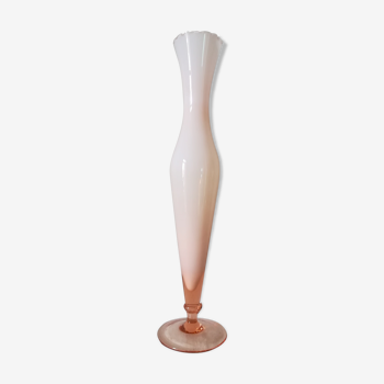 Vase en opaline rose