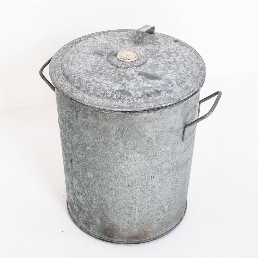 Vintage zinc canning bucket. Can be used as a wastepaper basket. 1940s