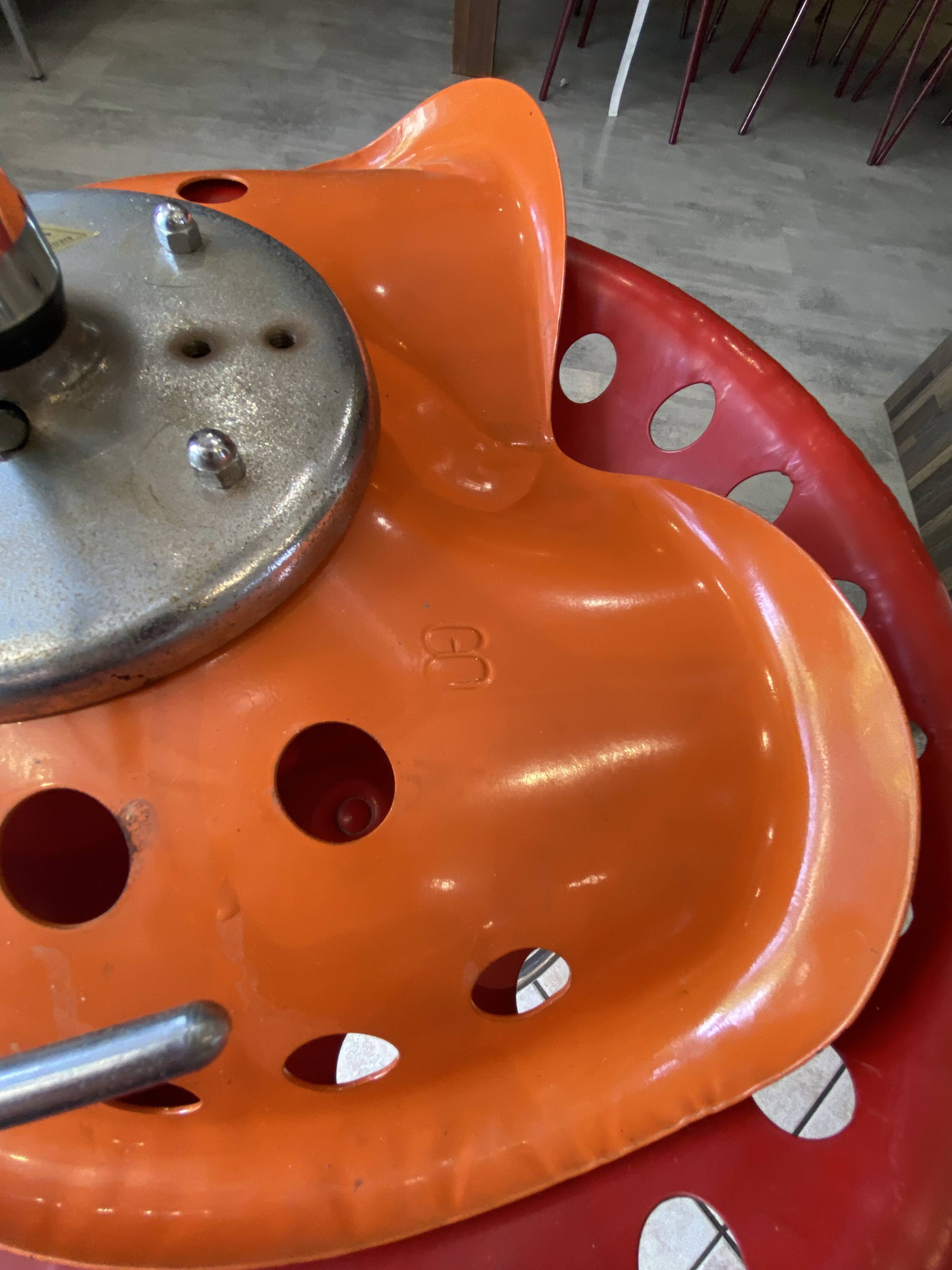 Orange tractor stool Pivoting mower Etienne Fermigier mirima 70