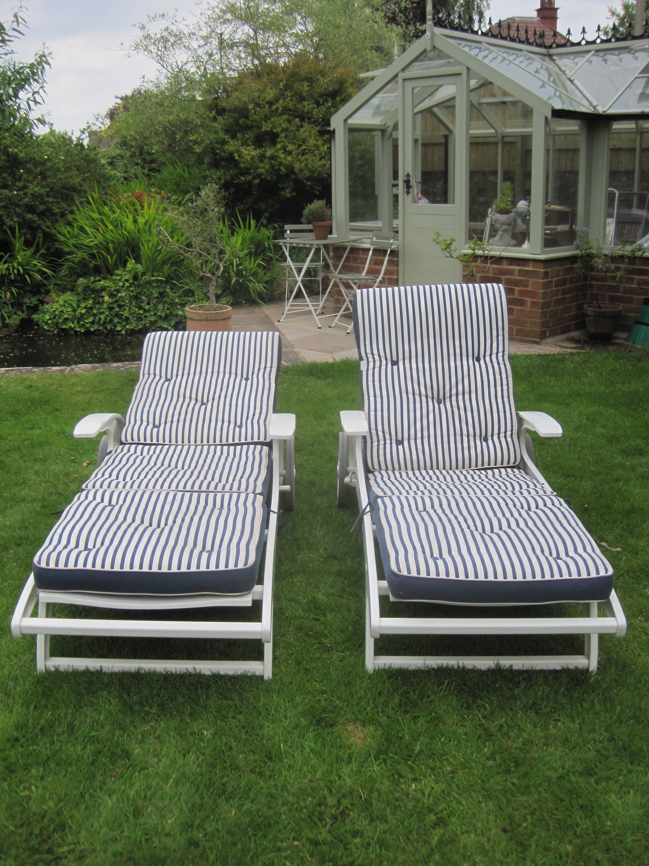 Paire de chaises longues d'extérieur Riviera par le fabricant français Triconfort Mid-Century