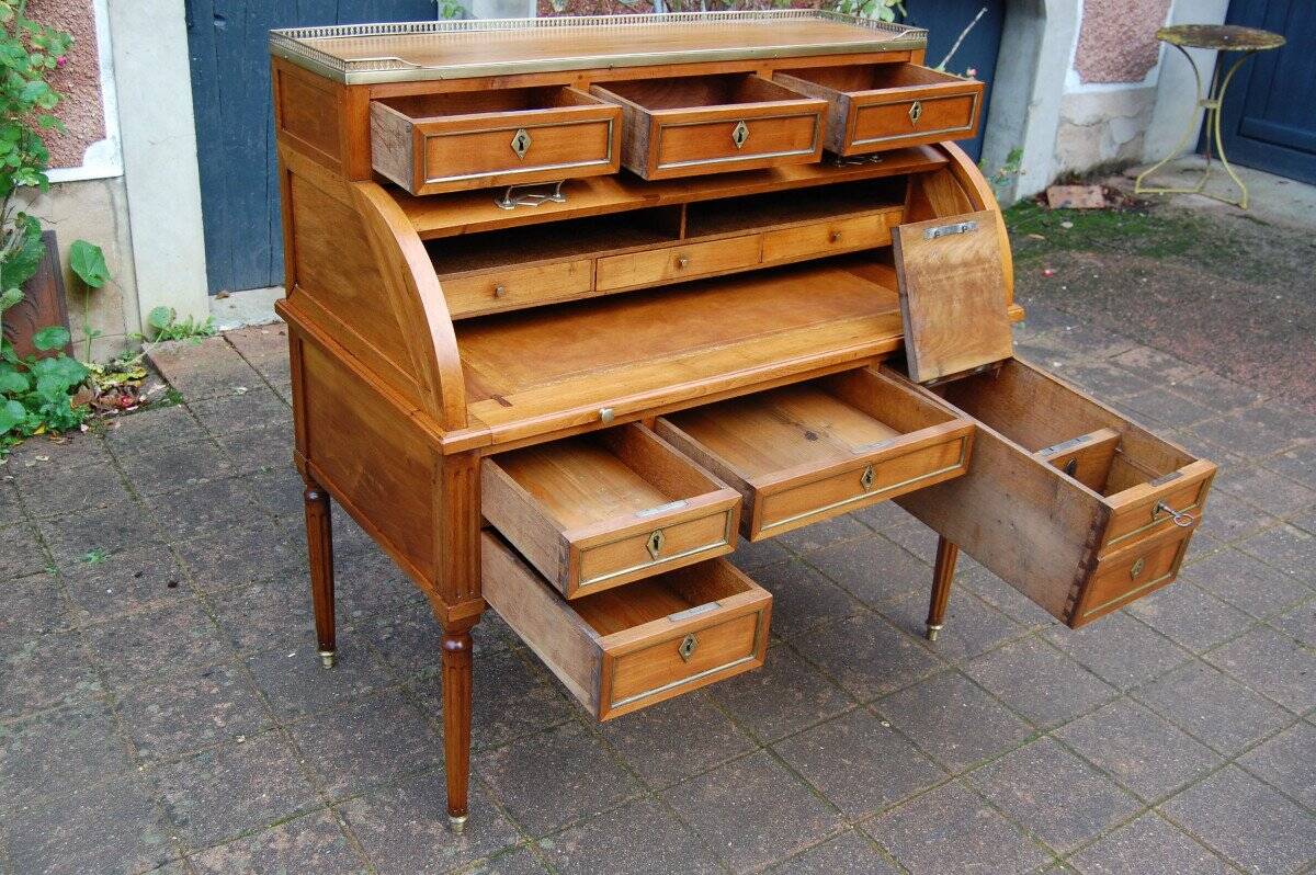 18th century Louis XVI period cylinder desk