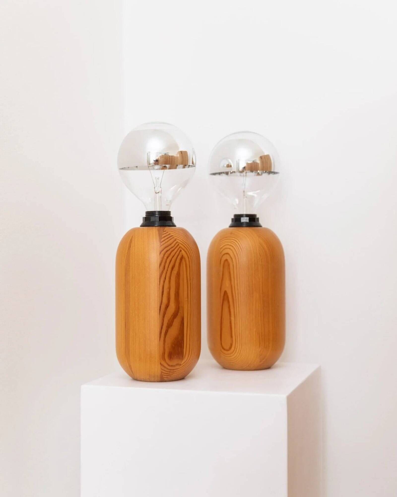 Pair of XXL Domus table lamps in marron wood with chrome globe bulbs