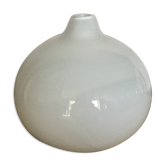 Vase goutte opaline blanche