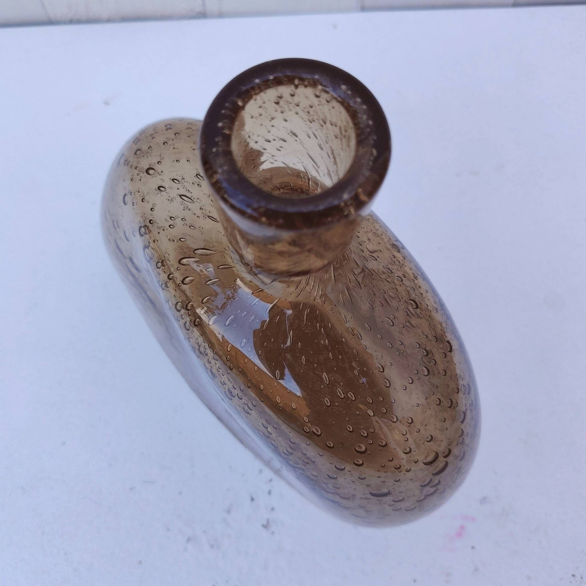 Bouteille en verre bullé, verrerie de Bendor.