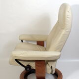 Stressless relaxation chair Consul (M) Classic in teak and ivory leather, Norway