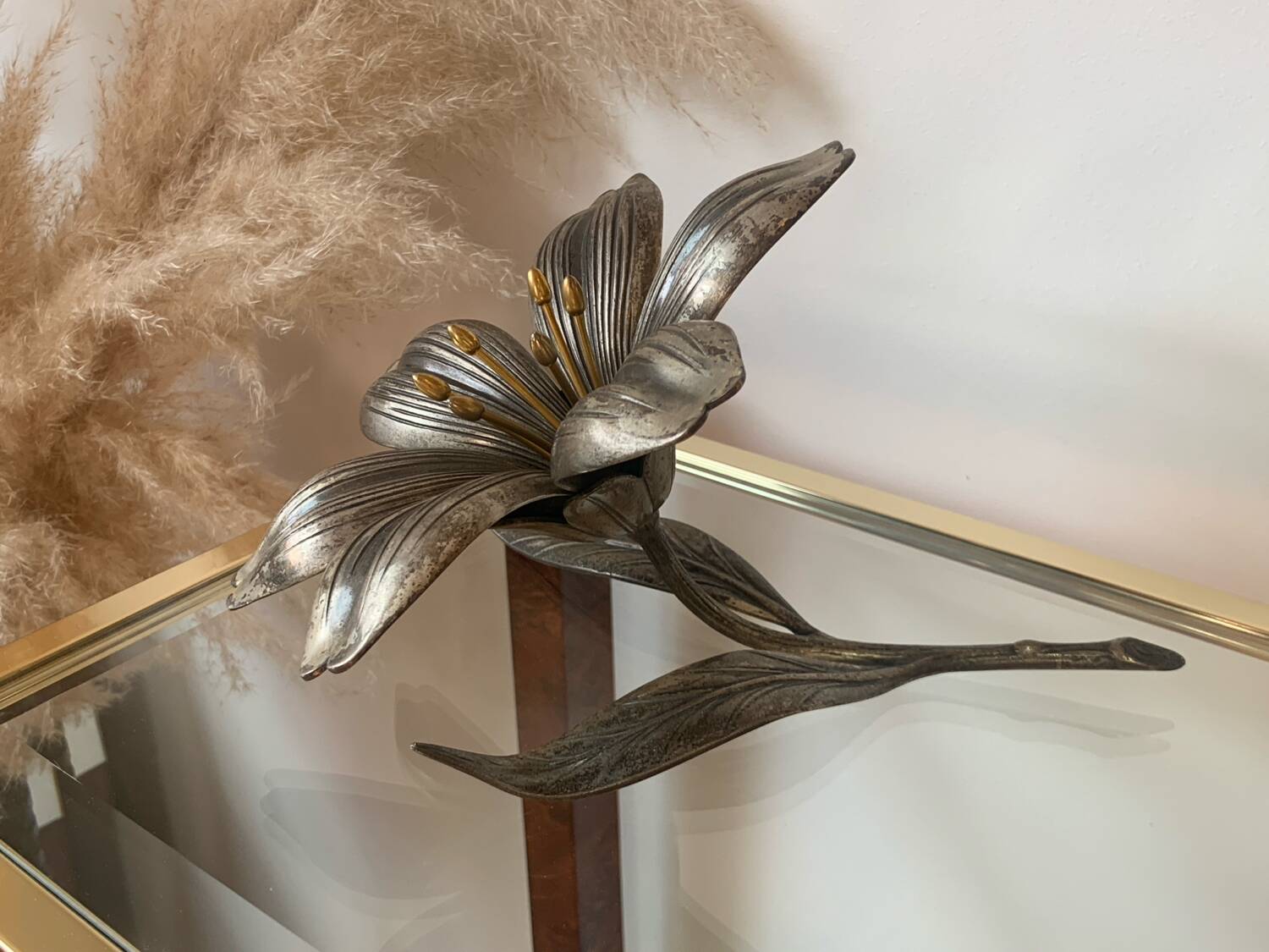 Flower metal ashtray