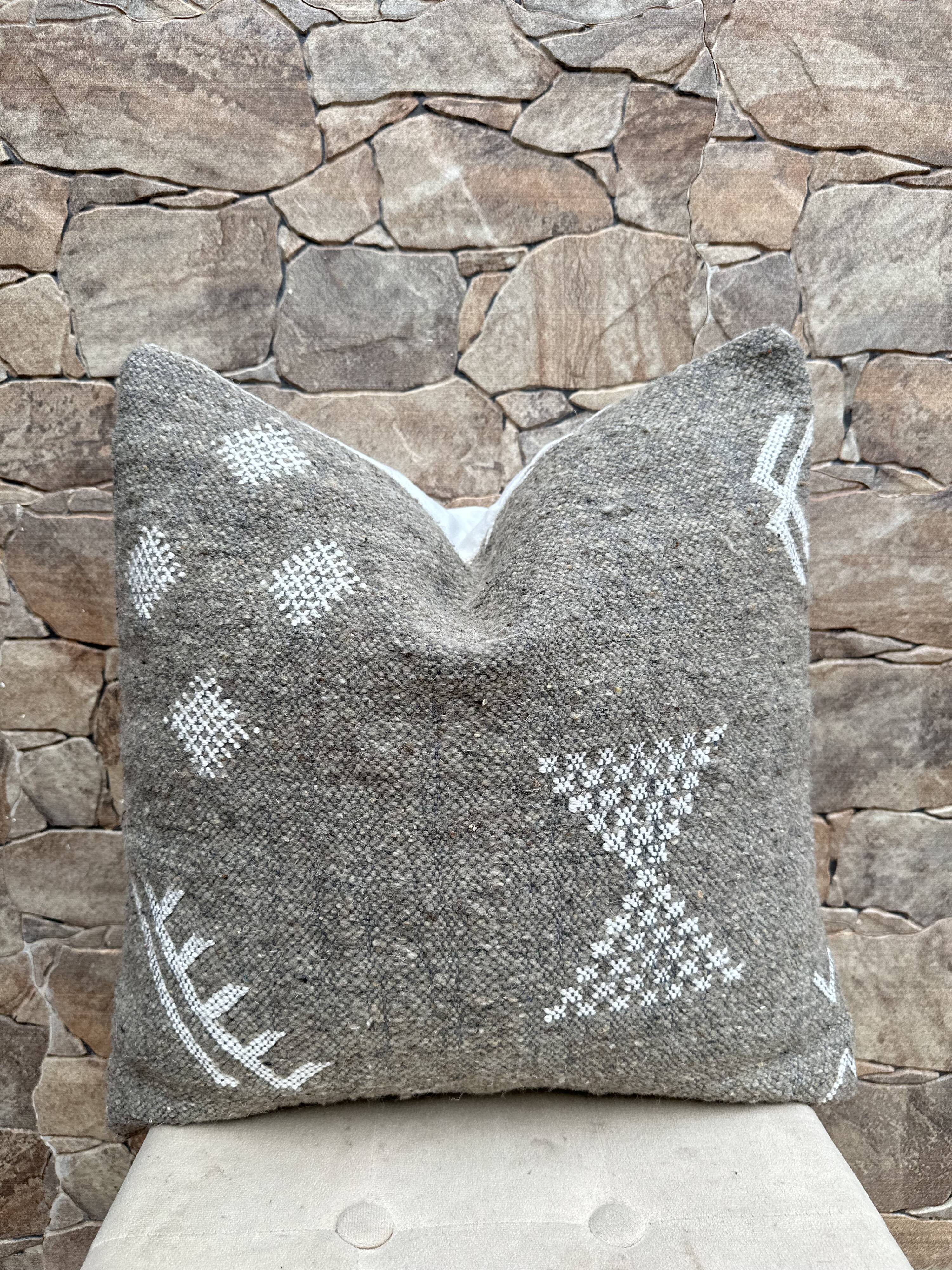 Moroccan kilim cushion cover handmade: Berber wool cushion