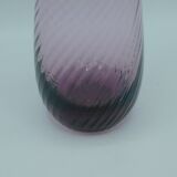 Vase en cristal violet