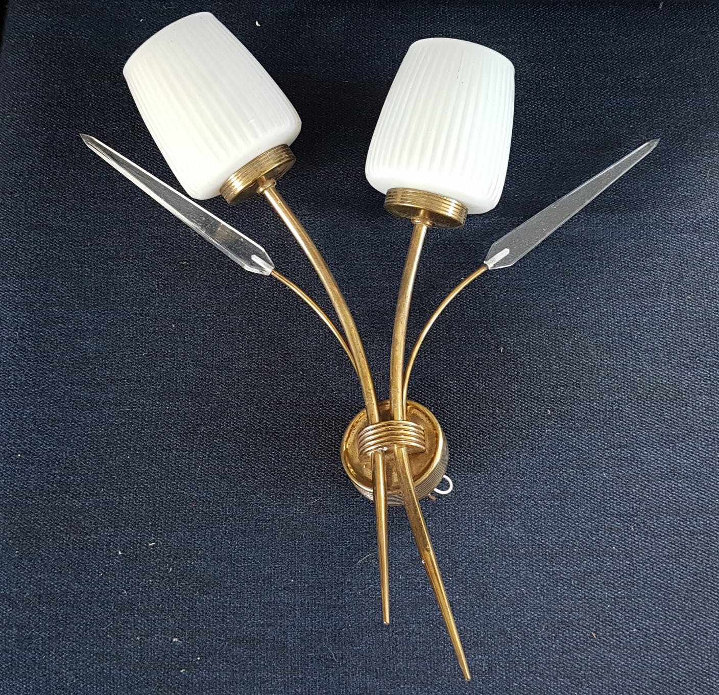 Lot of 2 brass wall lamps and chiseled glass