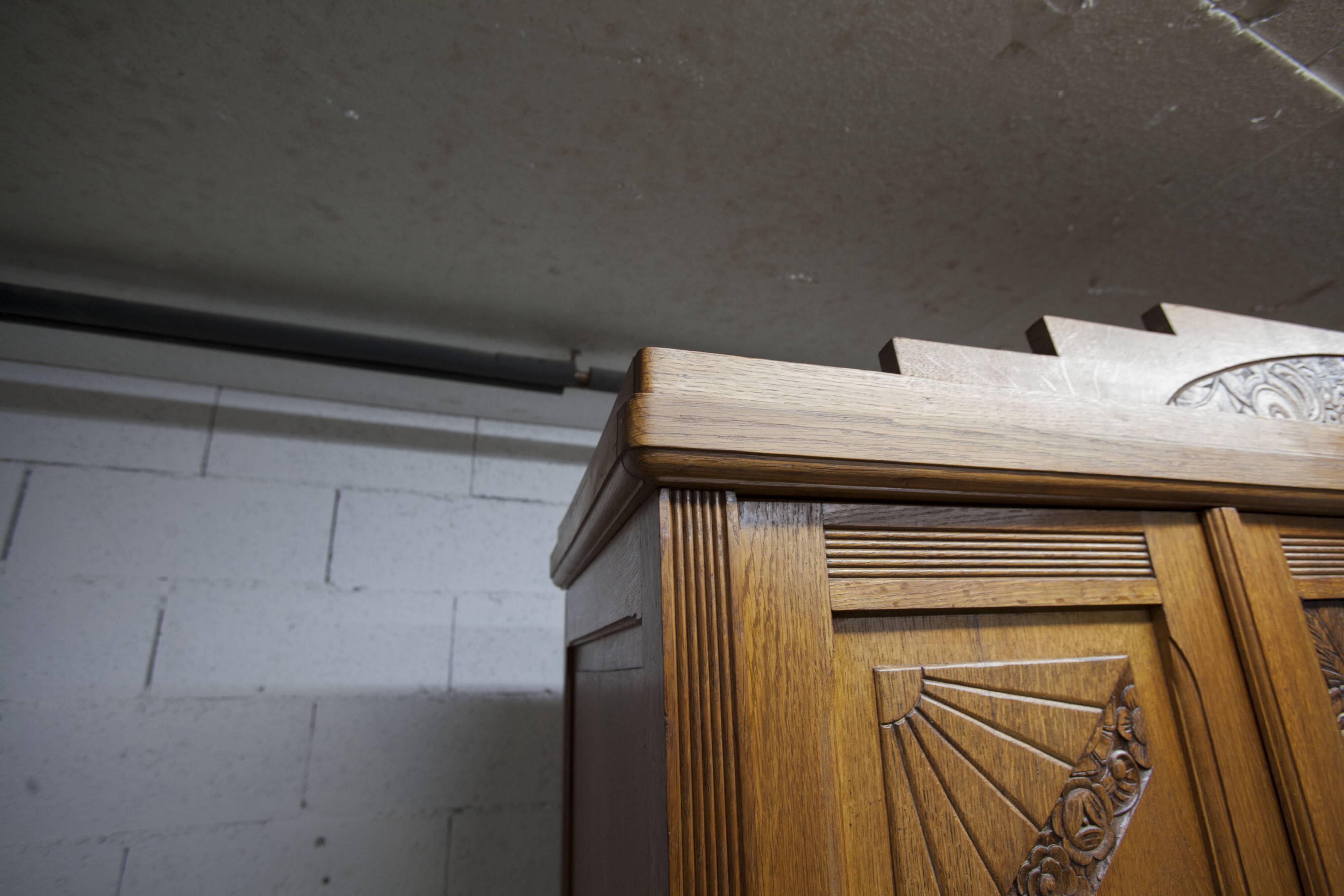 Art Deco oak sculpted wardrobe - Flemish workshop circa 1930