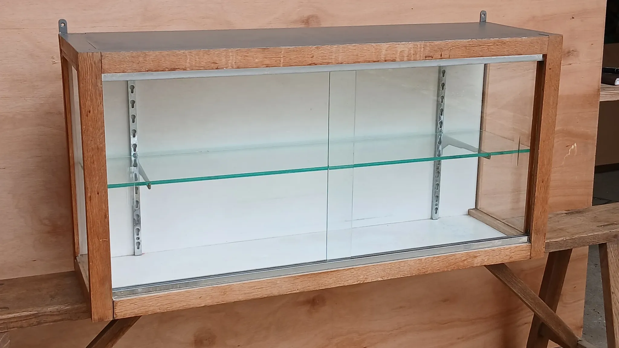 Vitrine murale années 50