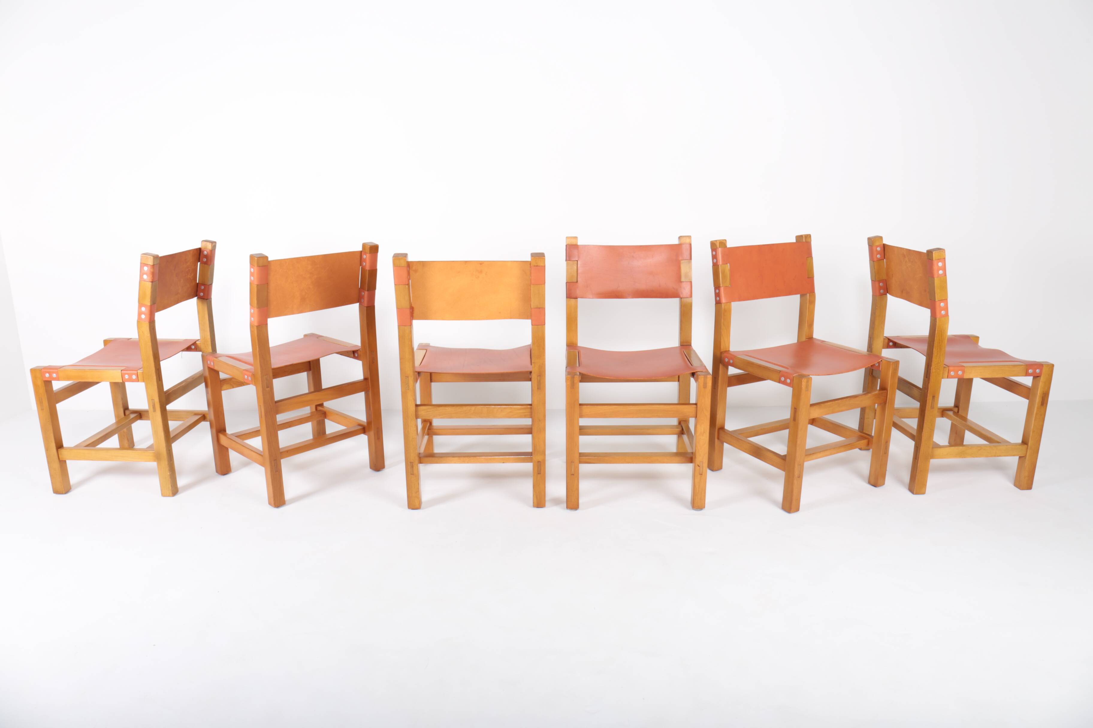 Set of 6 chairs in elm and leather Maison Regain edition