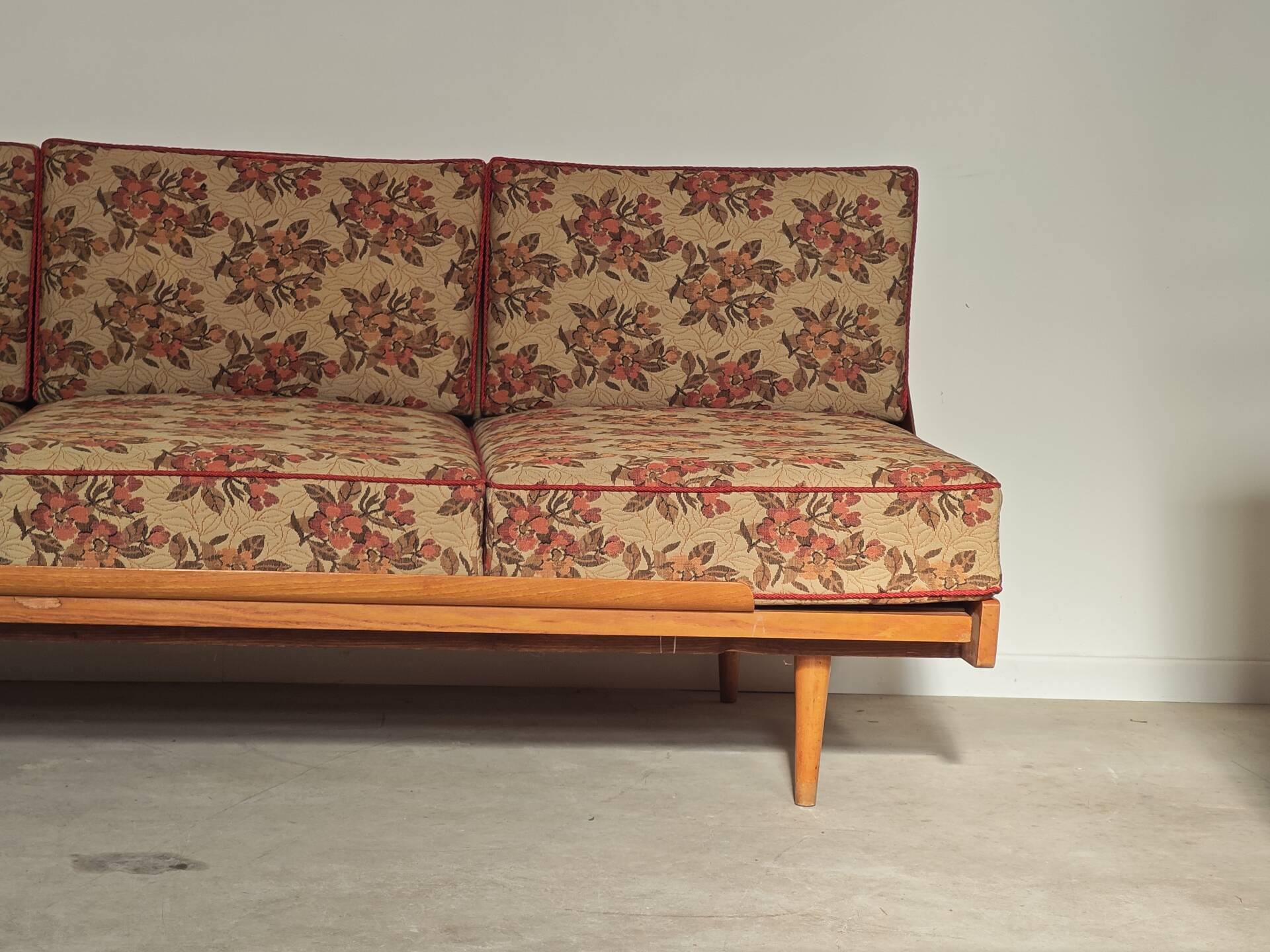 Folding sofa bed Canapé banquette Interier Praha 1960 floral pattern fabric