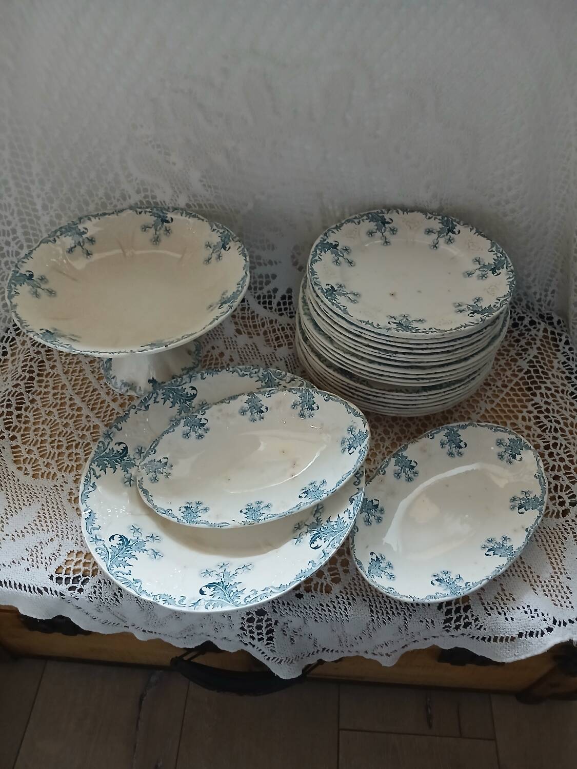 Longwy iron earth dinnerware set