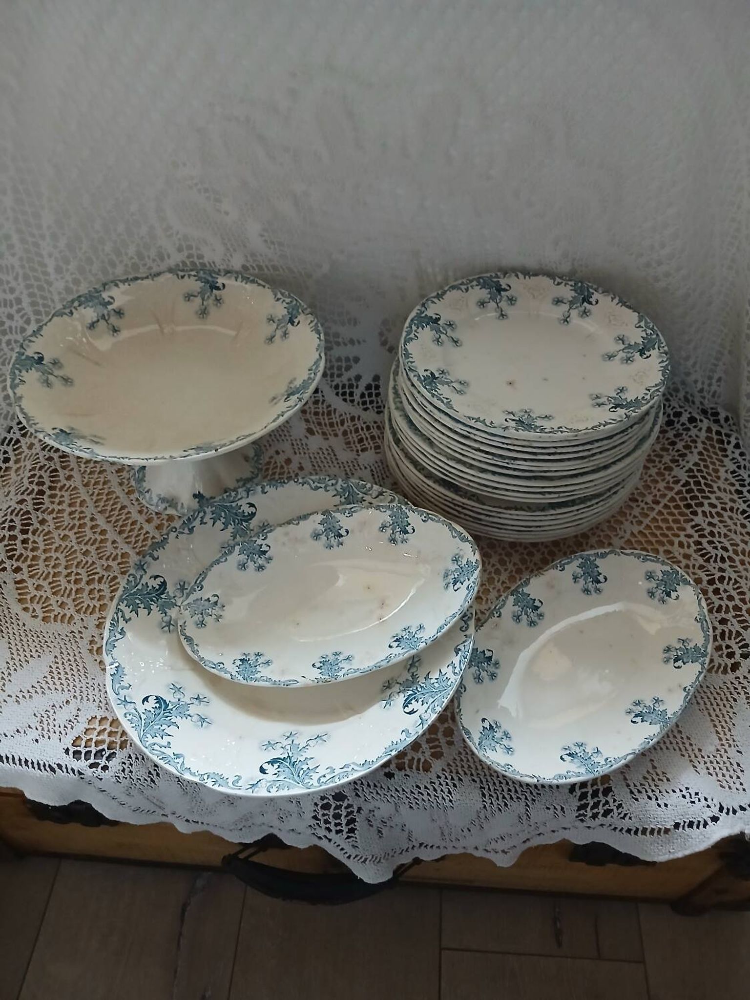 Longwy iron earth dinnerware set
