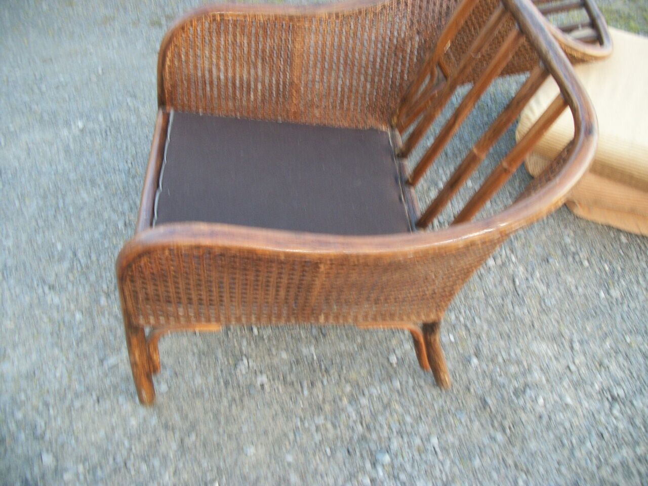 Pair of low rattan shepherdesses