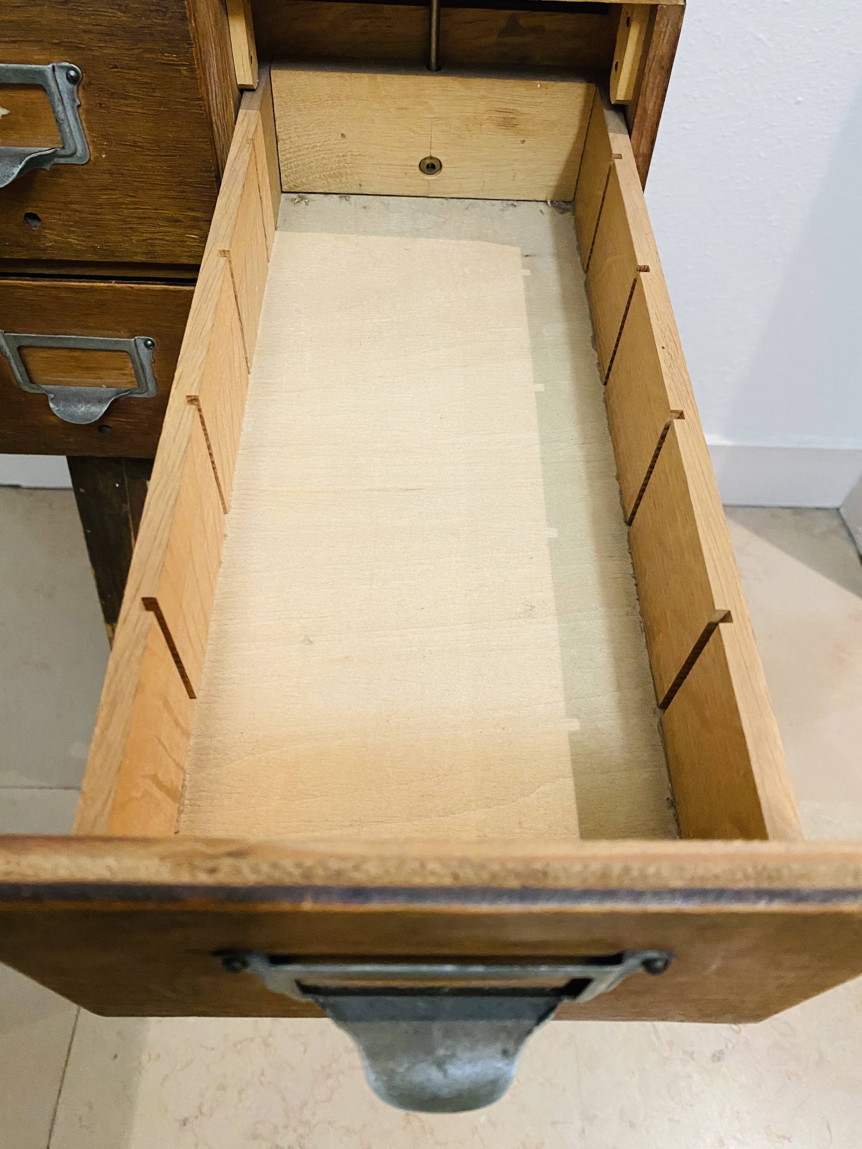 industrial storage unit with drawers to place