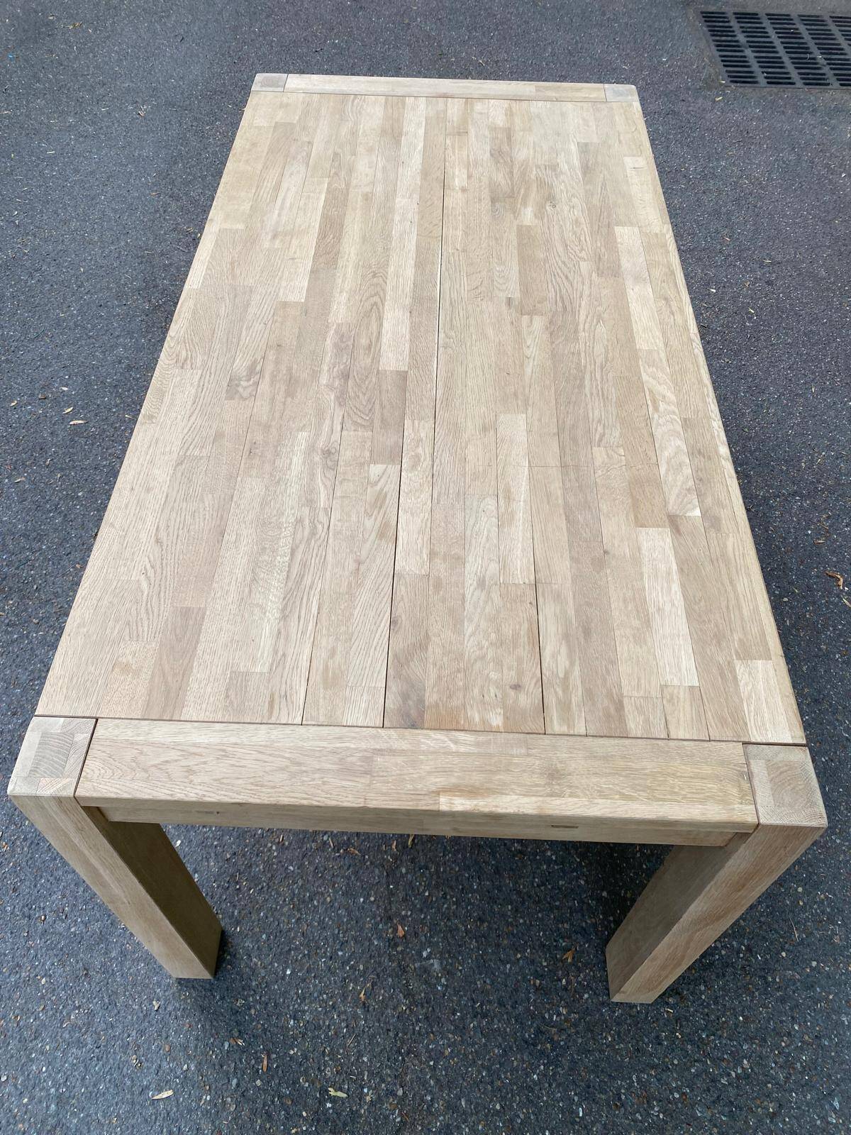 Grande table à manger scandinave extensible en chêne massif décapée 160-240