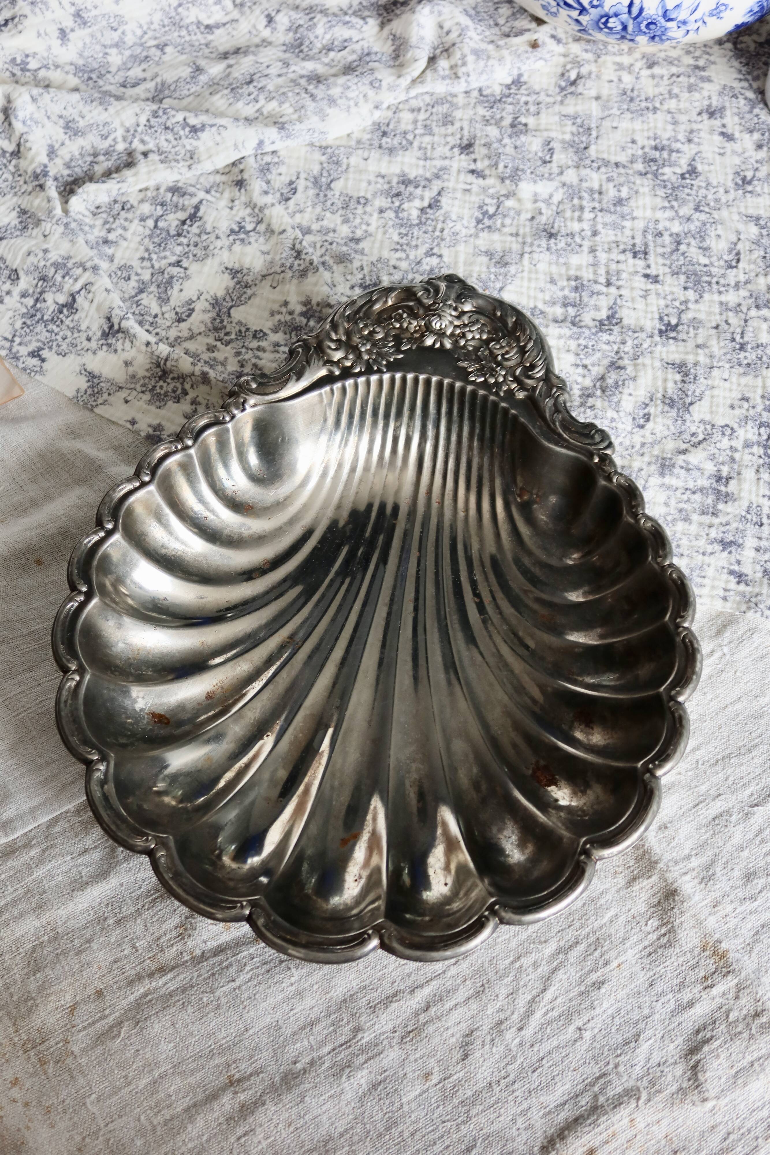 Large vintage shell-shaped platter in shiny silver-plated metal.