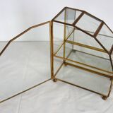 Paire de vitrines laiton doré, verre, miroir années 60