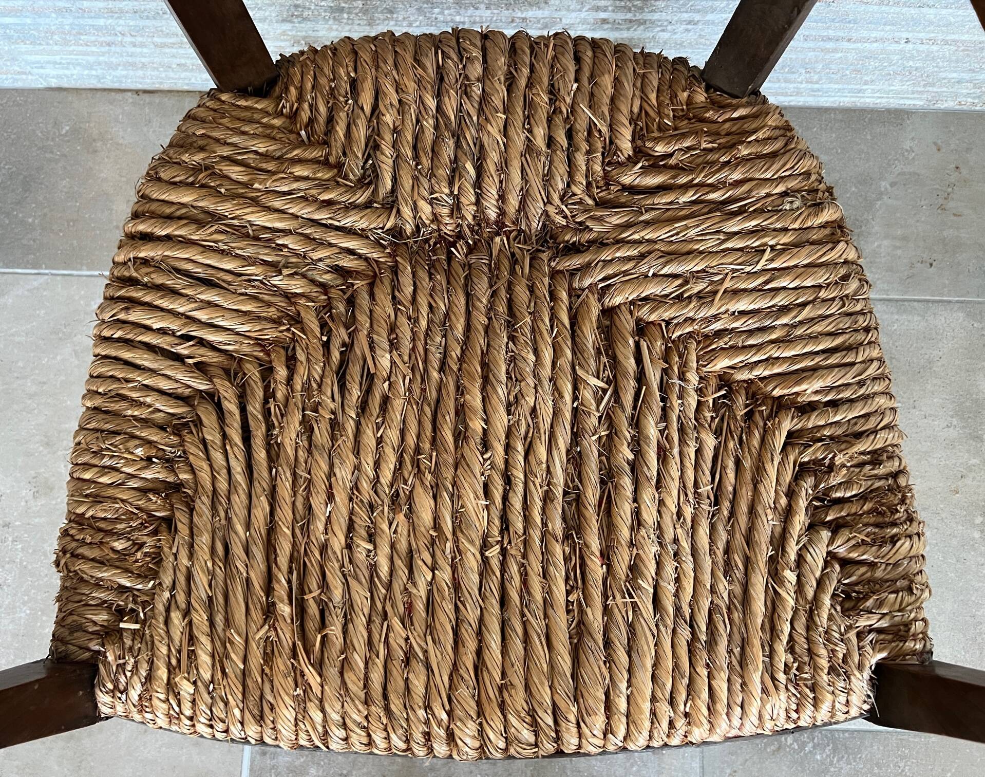 Fauteuil paillé campagnard XIXem en chataigné