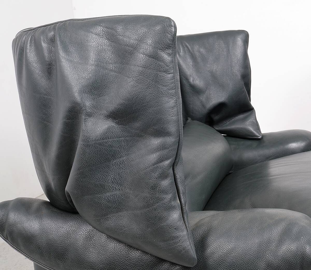 Cassina Portovenere set leather lounge chairs with ottoman