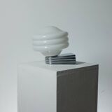 Applique Art Déco en chrome et verre opalin