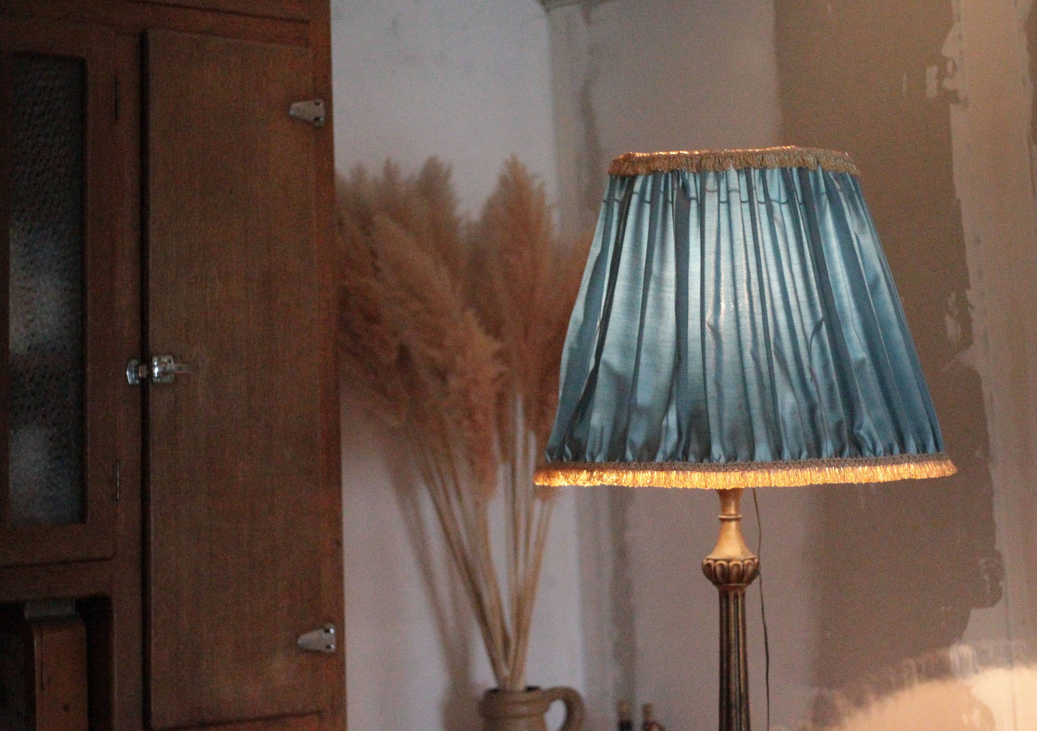 Florentine gilded wood floor lamp, floor lamp with lampshade