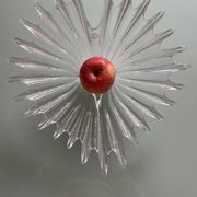 Centre de table en verre texturé, réalisé par la maison Dartington