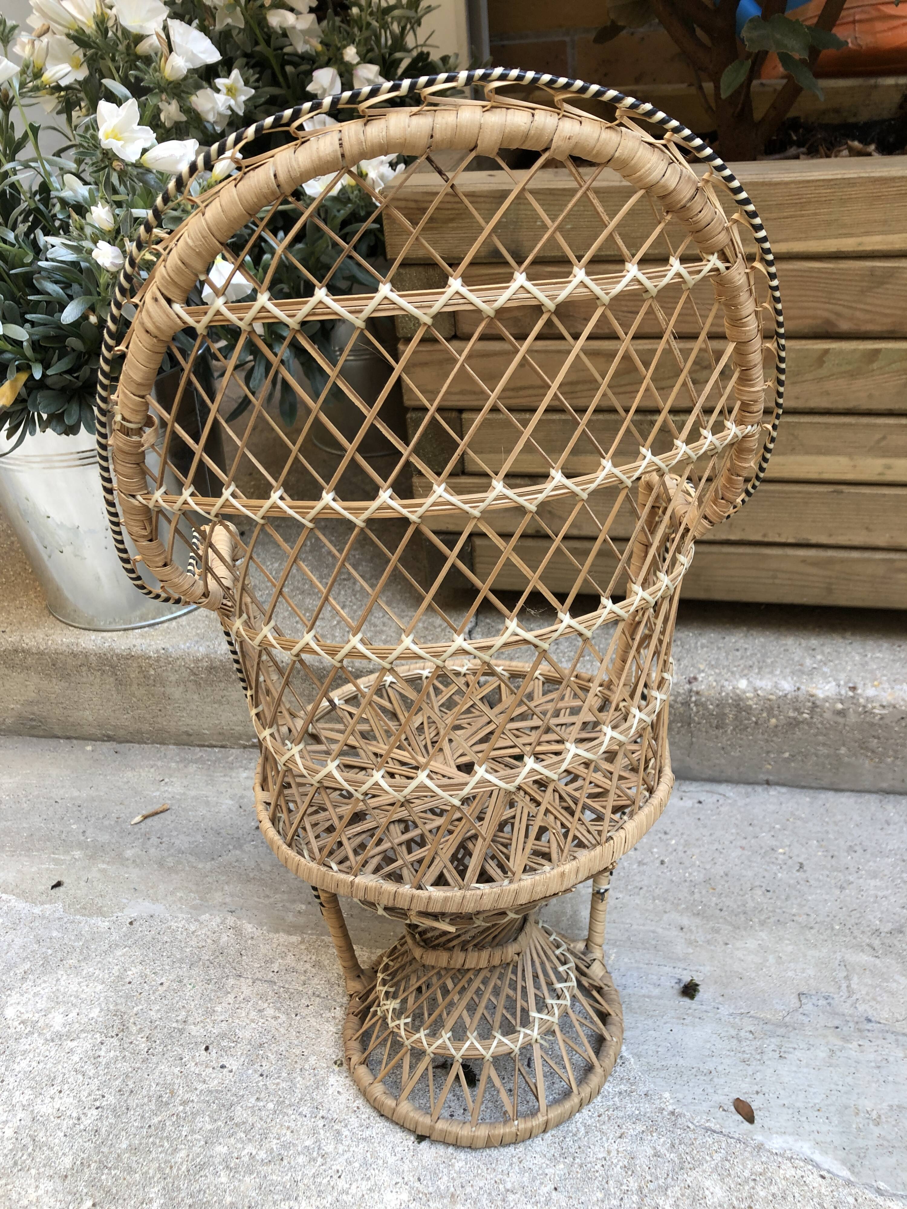 Emmanuelle doll chair