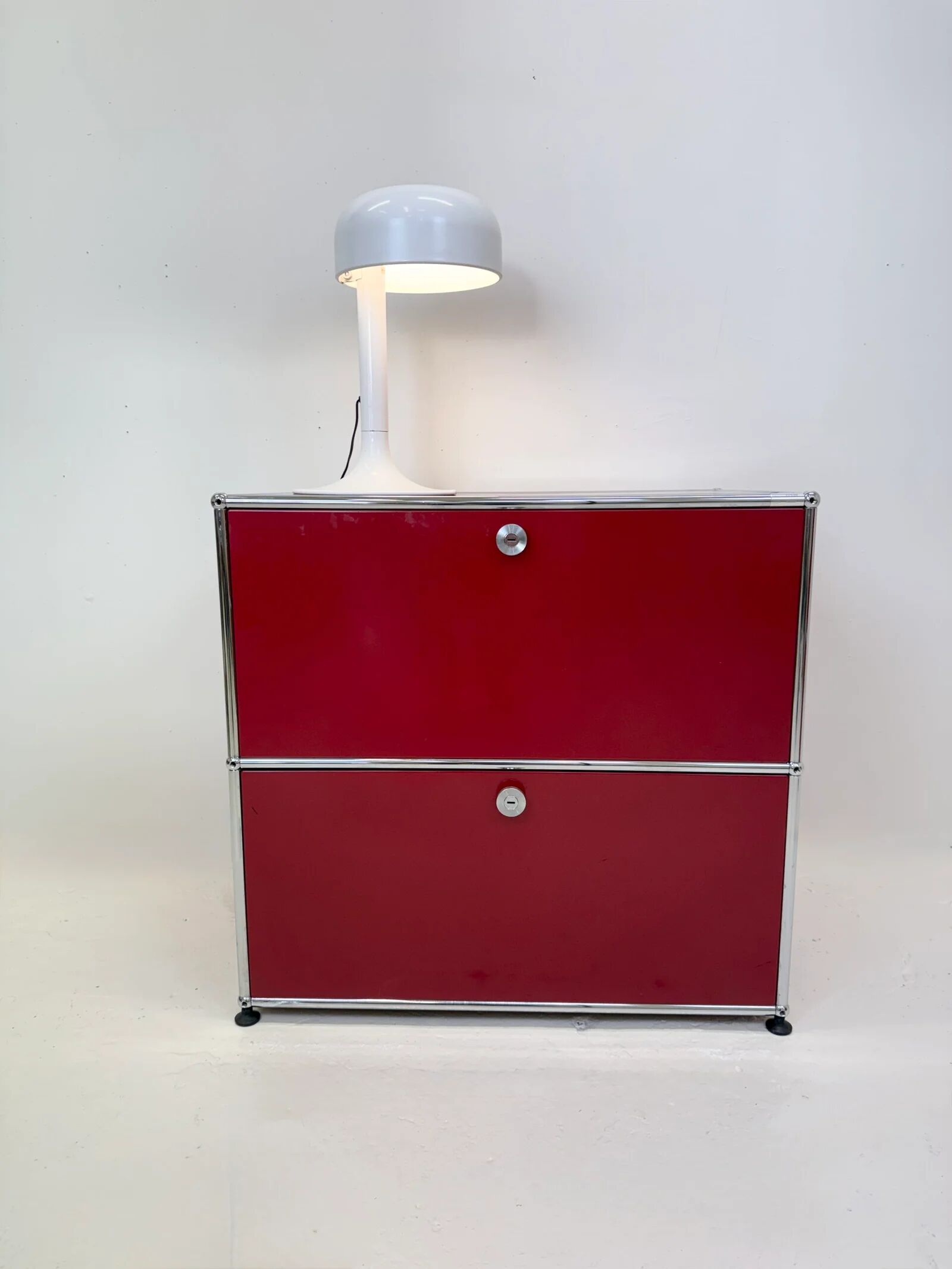 USM Haller "Ruby Red" – storage unit (as new condition)