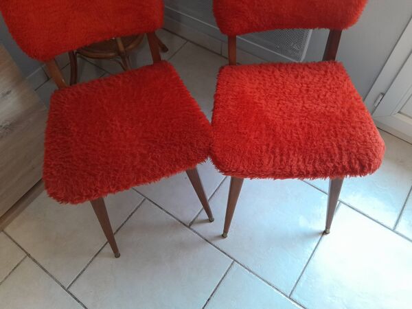 Paire de chaise moumoute vintage rouge pieds compas