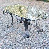 Table basse des années 70 en fer forgé plateau en verre bec de corbin