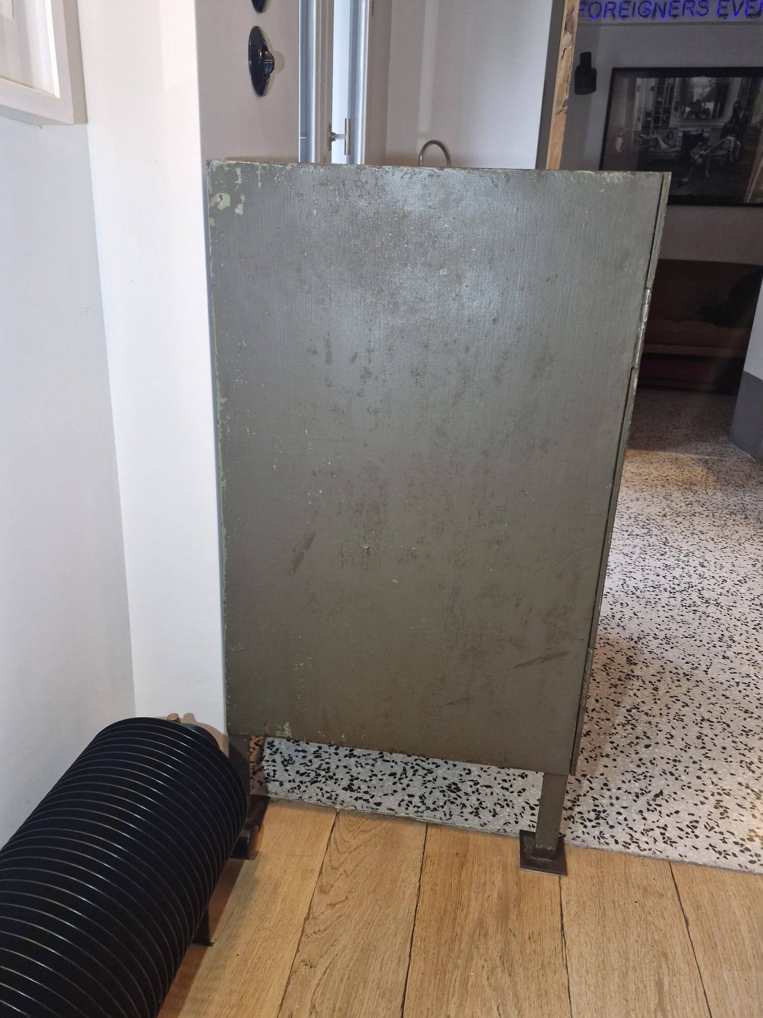 Buffet industriel acier vintage années 60/70 – meuble d’atelier authentique