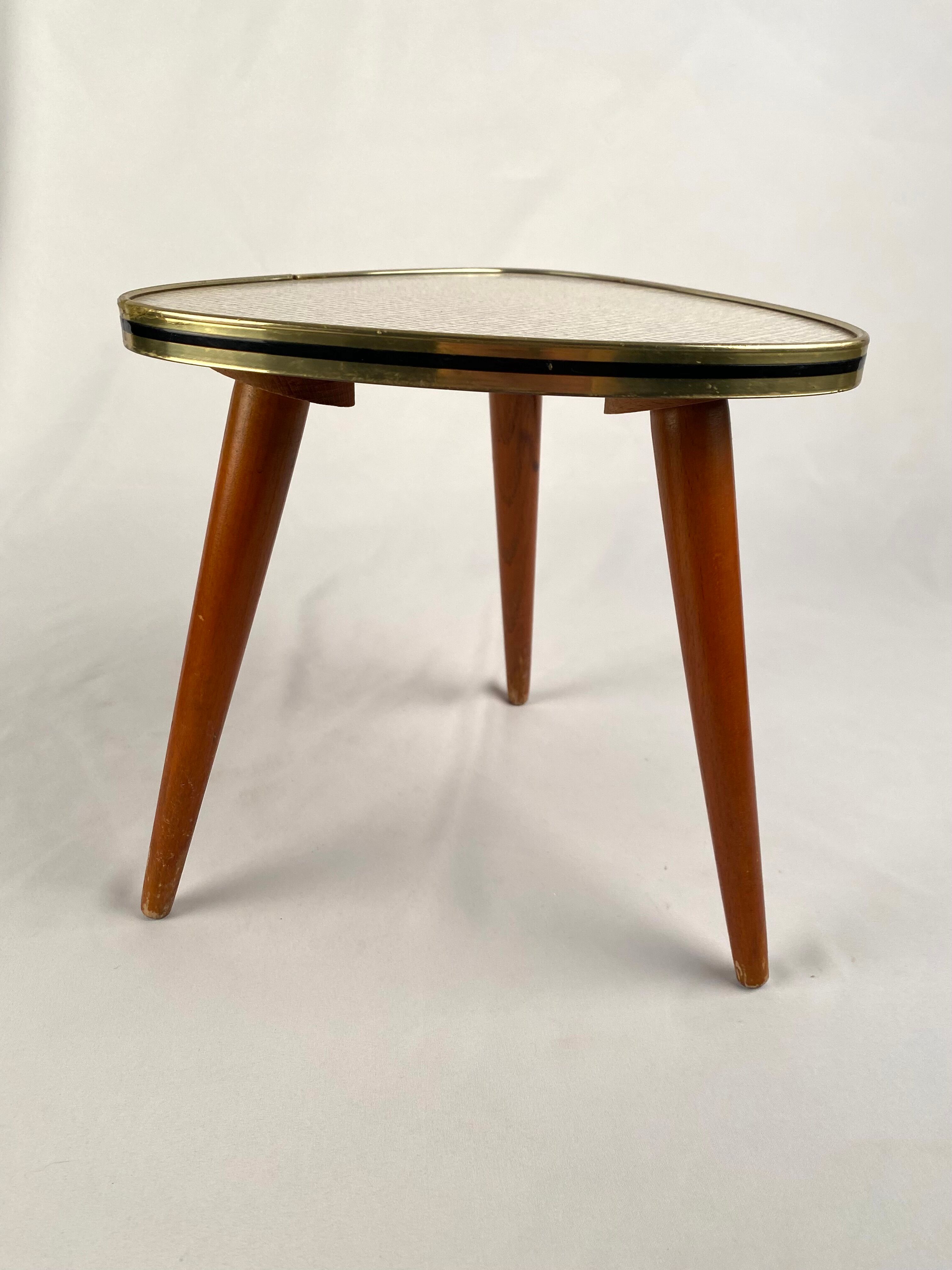 Formica tripod plant holder