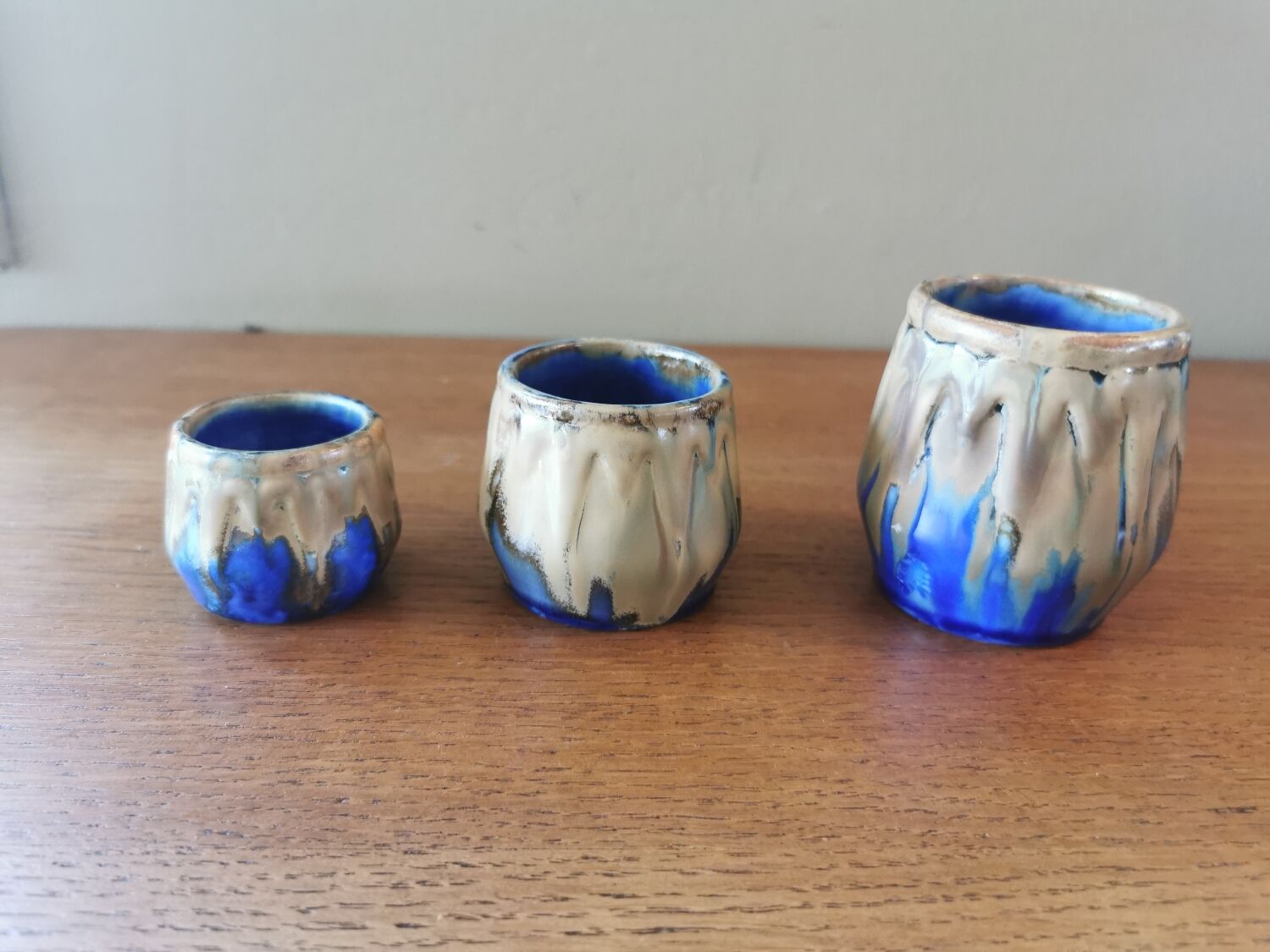 Ensemble de pots vintage en céramique.
