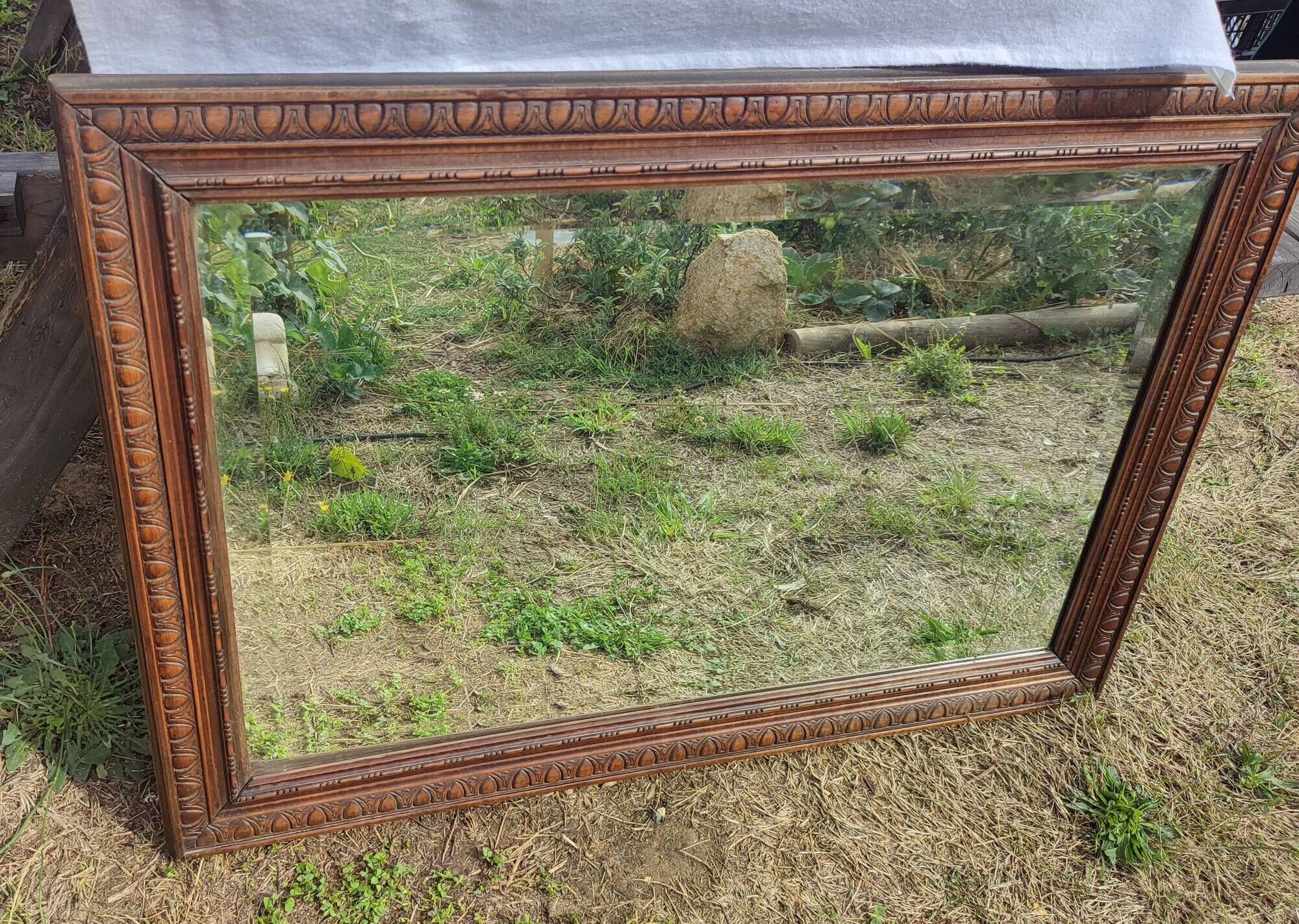 Grand miroir ancien biseauté cadre en bois sculpté