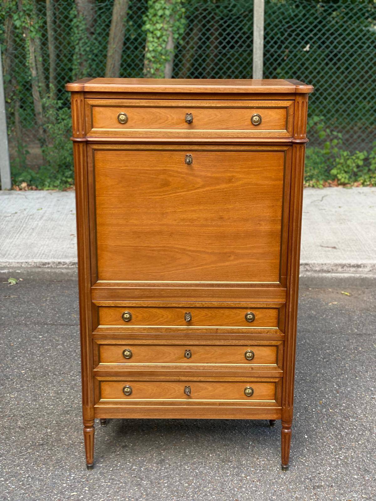 Secretary with drop-leaf in Louis XVI style, made of solid wood and brass, desk/commode.