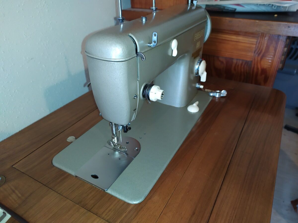 Meuble + machine a coudre pfaff 60