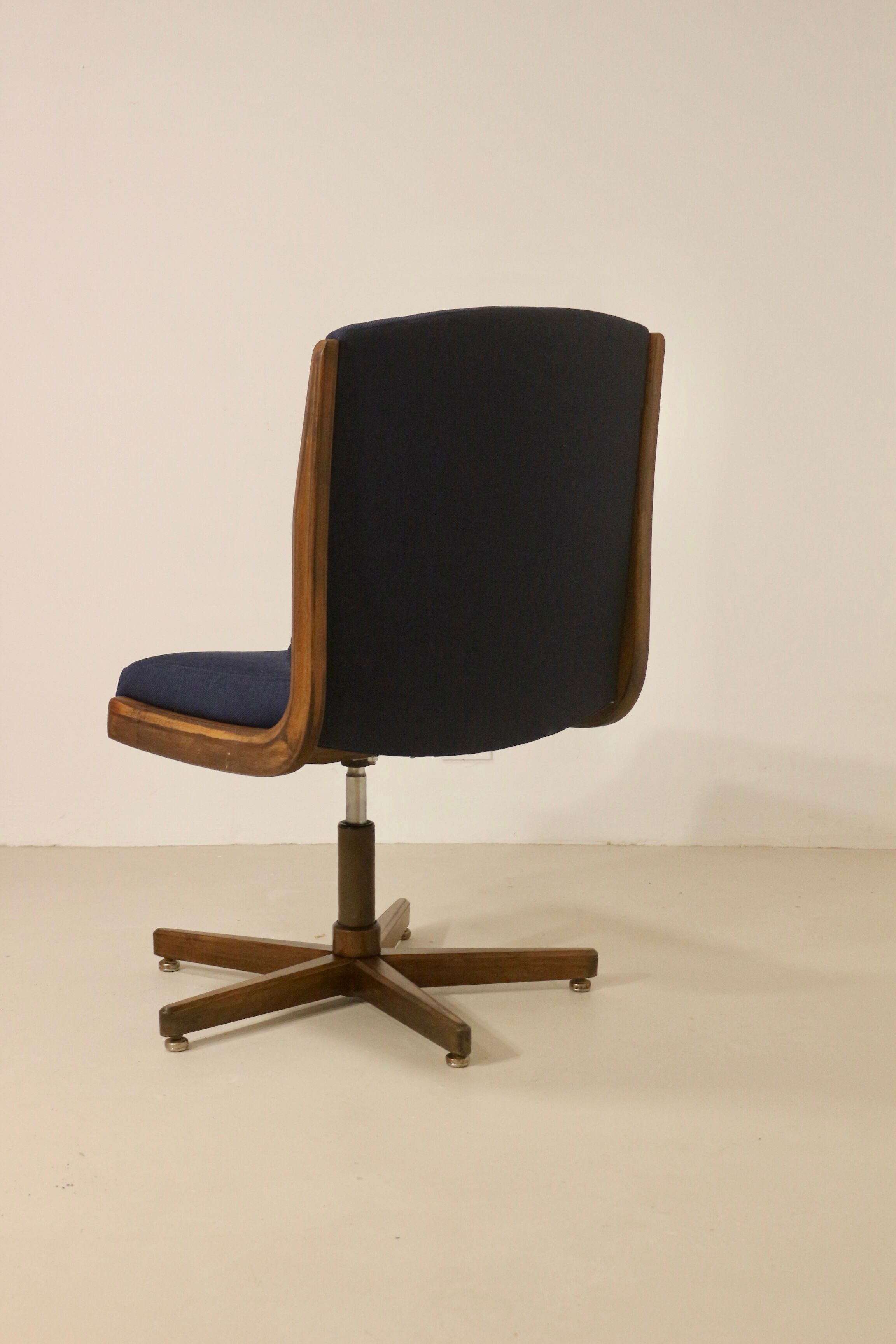 Fauteuil de bureau vintage pivotant en bois année 70